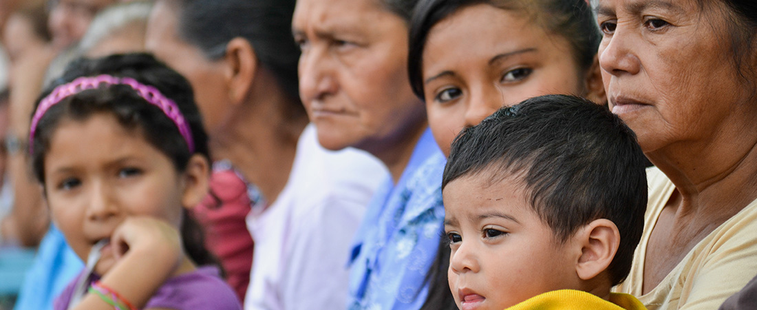  Central American families struggle to address the violence and poverty of their communities.